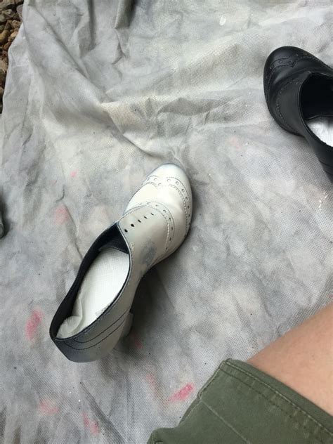 black spray paint for shoes.